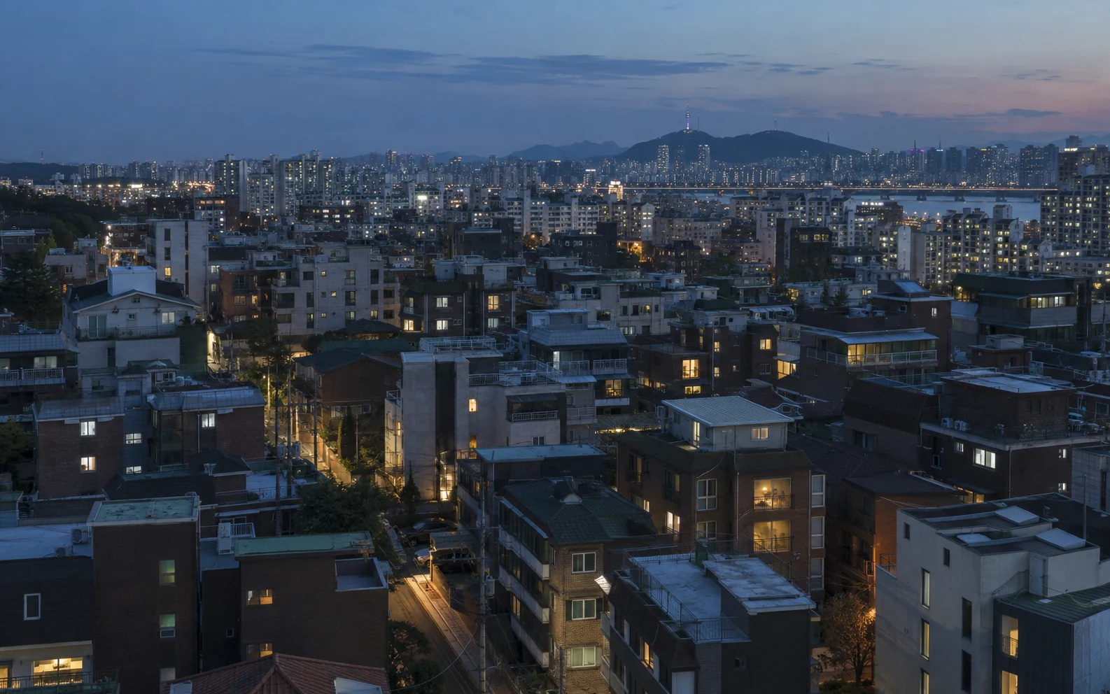 해질녘 도시 주거지역을 내려다본 전경