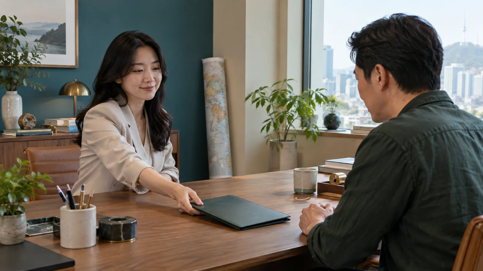 수출팀이 목표시장과 병목에 맞춰 조사·현지화·바이어·인증 서비스를 조합하는 설계 회의